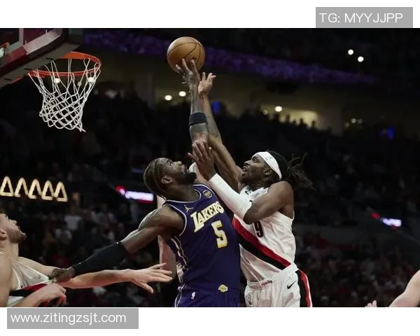 湖人客场胜开拓者，季后赛形势严峻